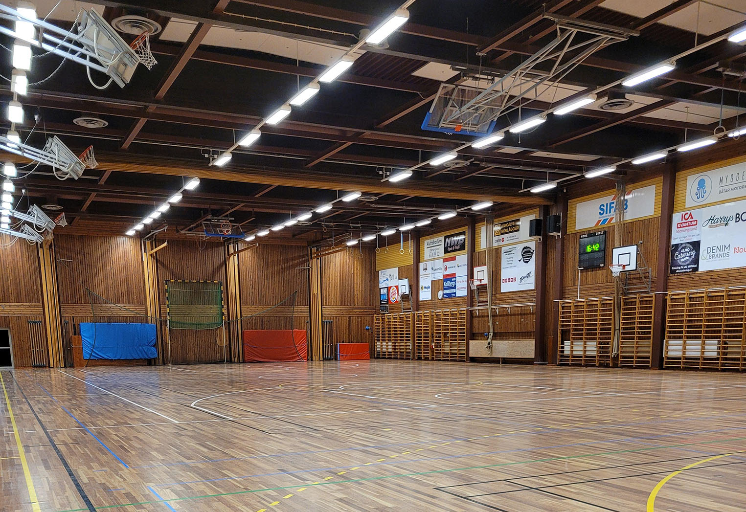 Bild på delar av Stenungsund Arena idrottshall.